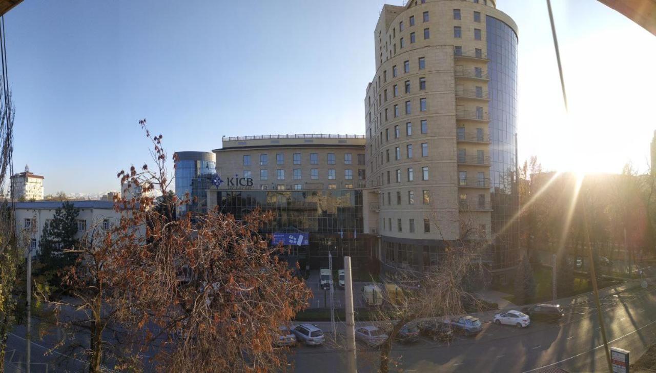 Aura On Erkindik Boulevard Bishkek Exterior foto
