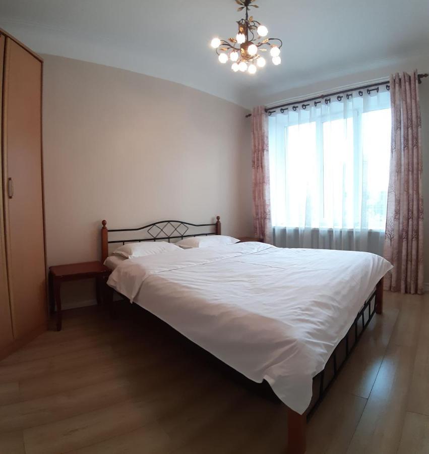 Aura On Erkindik Boulevard Bishkek Exterior foto